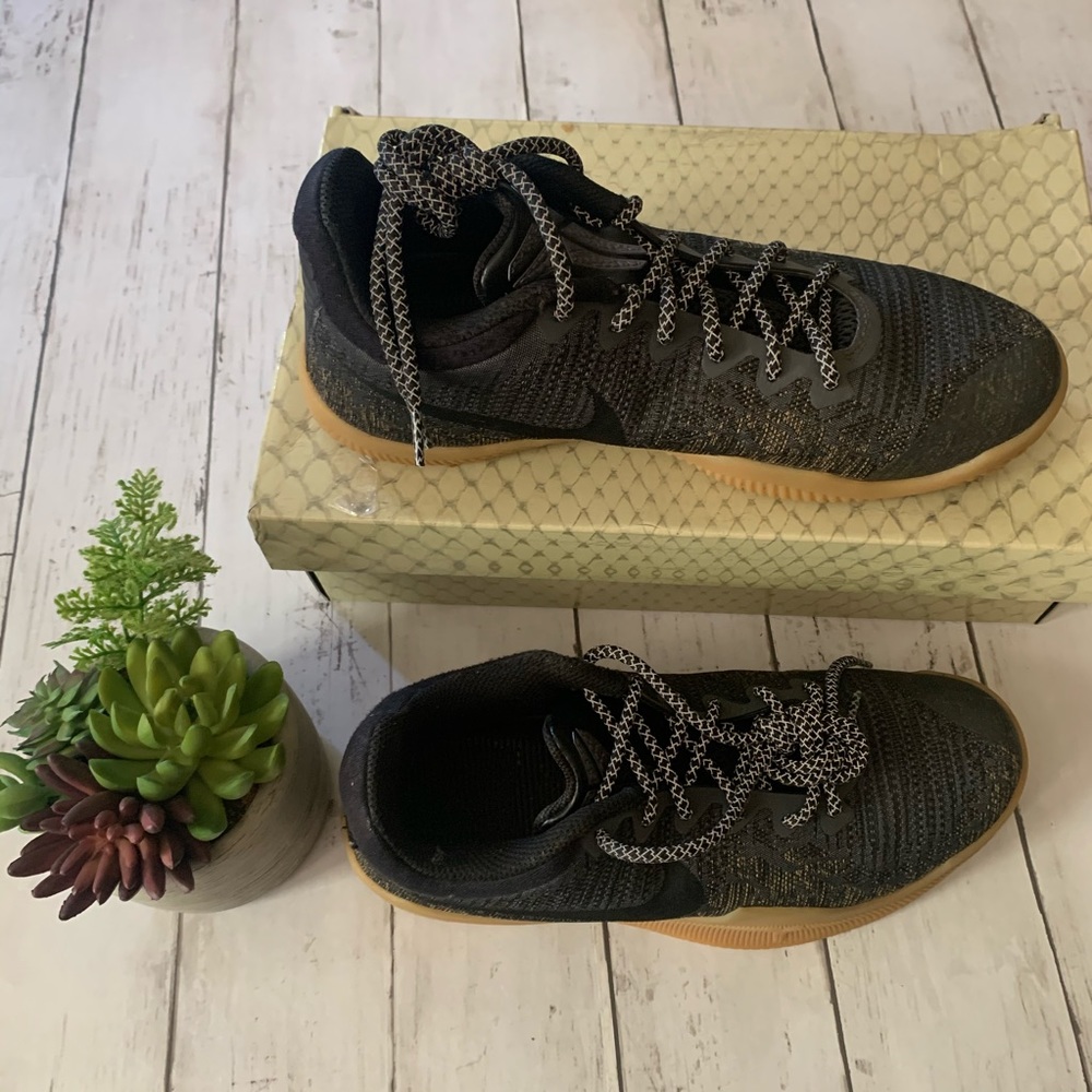 Shoes - Picture 3 of 9